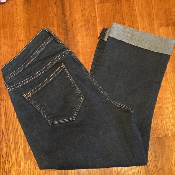 EUC OLD NAVY Sweetheart Stretch Denim Capri Pant - size womens 4 Reg - Picture 7 of 16